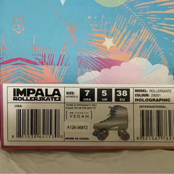 NWT Women’s Holographic Roller Skates with Sparkling Blue Laces and wheels - Picture 5 of 8